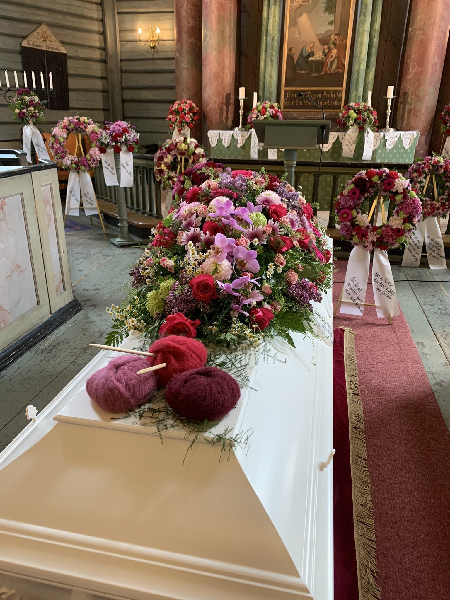 Kistepynt med varme høstfarger